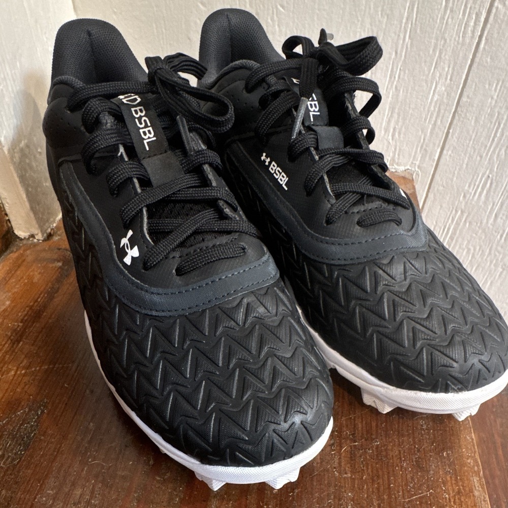 Under Armour Baseball Cleats Black/White Youth US Sz 6Y Unisex